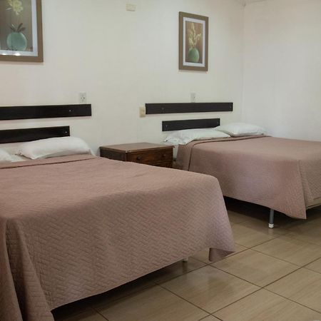 Hotel La Colonia Retalhuleu Dış mekan fotoğraf