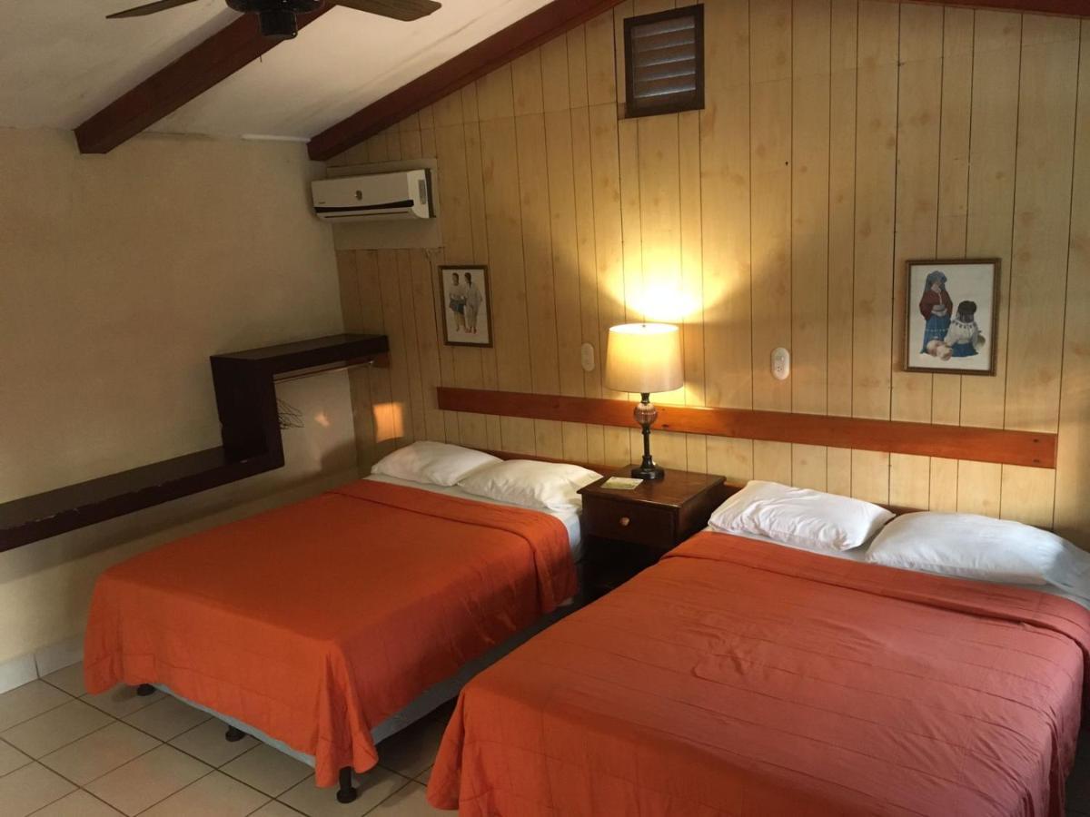 Hotel La Colonia Retalhuleu Dış mekan fotoğraf
