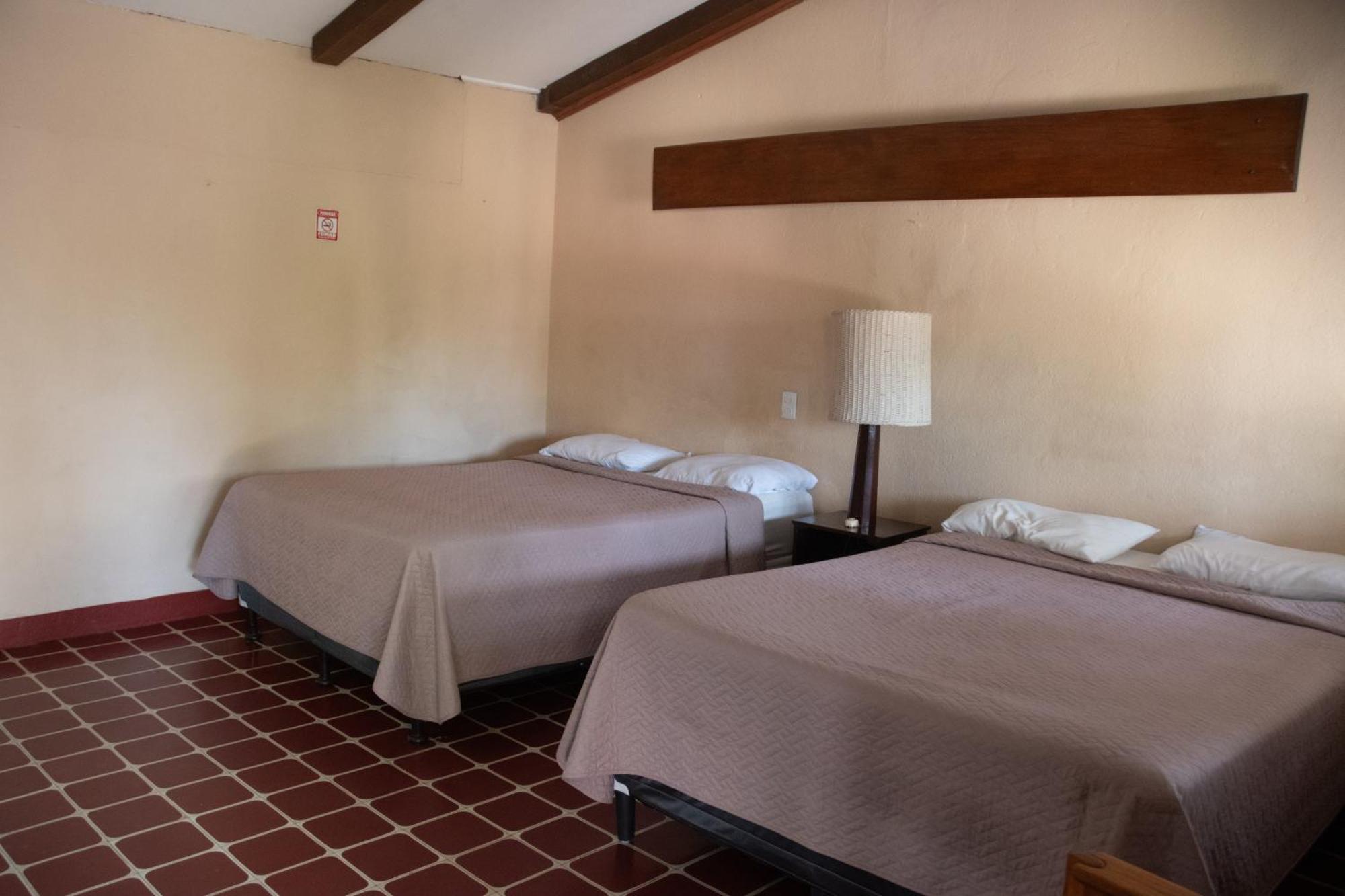 Hotel La Colonia Retalhuleu Dış mekan fotoğraf