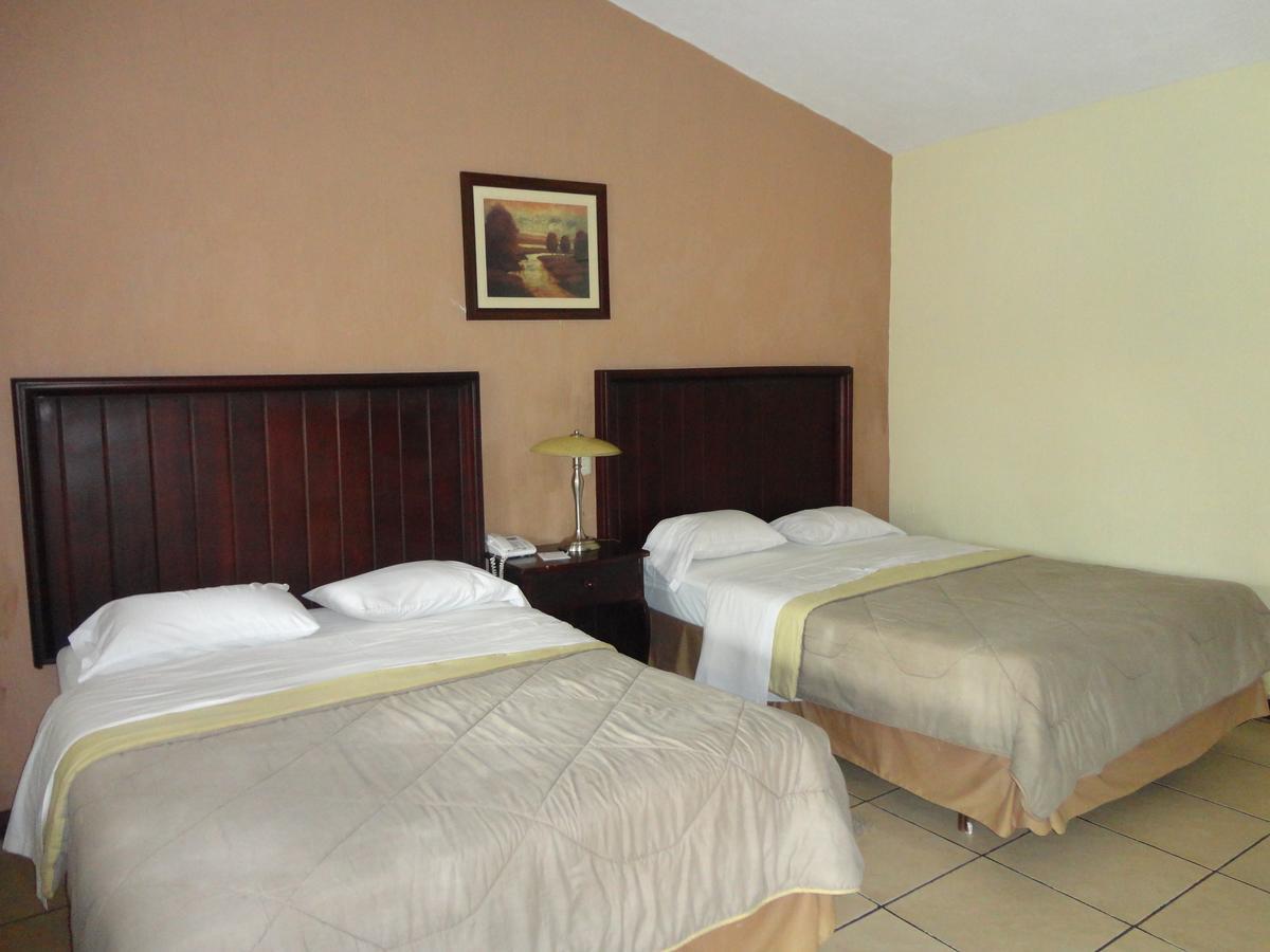 Hotel La Colonia Retalhuleu Dış mekan fotoğraf